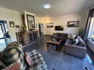 4 Bedroom House to Rent in Mount Pleasant