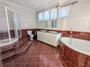 5 Bedroom House to Rent in Alexandra Park