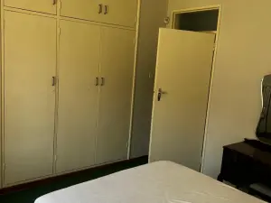 3 Bedroom House to Rent in Alexandra Park