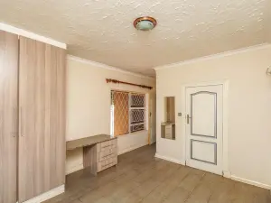 6 Bedroom House to Rent in Mount Pleasant