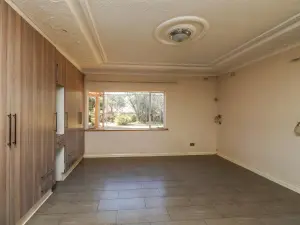 6 Bedroom House to Rent in Mount Pleasant