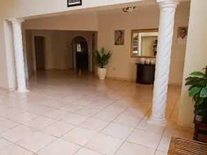 7 Bedroom House to Rent in Glen Forest