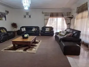 7 Bedroom House to Rent in Glen Forest