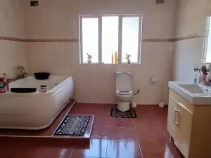 7 Bedroom House to Rent in Glen Forest