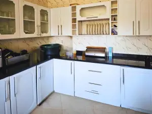 5 Bedroom House to Rent in Chadcombe