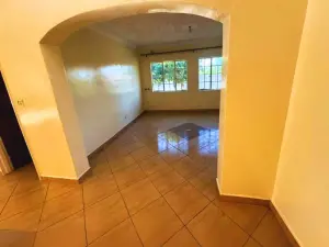 5 Bedroom House to Rent in Chadcombe