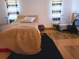 5 Bedroom House to Rent in Chadcombe