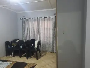 3 Bedroom House to Rent in Ashdown Park