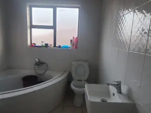 3 Bedroom House to Rent in Ashdown Park