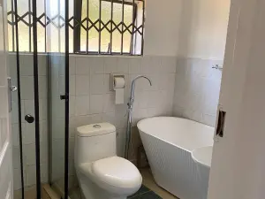 4 Bedroom House to Rent in Borrowdale West