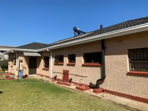 4 Bedroom House to Rent in Borrowdale West