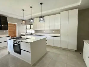 6 Bedroom House to Rent in Kambanji