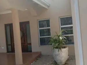 4 Bedroom House to Rent in Borrowdale Brooke