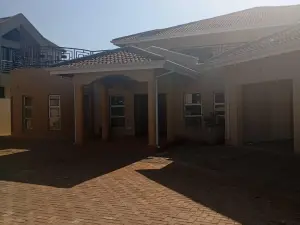 4 Bedroom House to Rent in Borrowdale Brooke