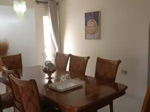 5 Bedroom House to Rent in Helensvale