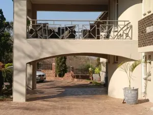 5 Bedroom House to Rent in Helensvale