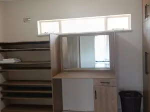 5 Bedroom House to Rent in Helensvale