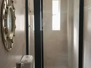 5 Bedroom House to Rent in Helensvale