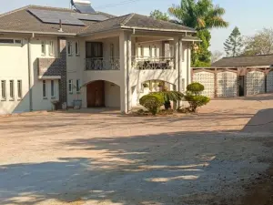 5 Bedroom House to Rent in Helensvale