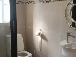 5 Bedroom House to Rent in Helensvale
