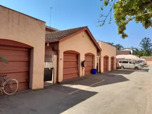 Townhouse/Complex/Cluster to Rent in Avenues