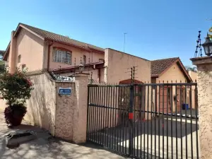 Townhouse/Complex/Cluster to Rent