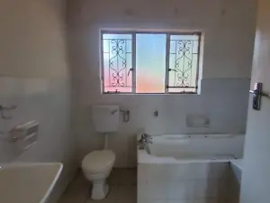 4 Bedroom House to Rent in Greendale North