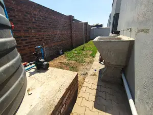 Townhouse/Complex/Cluster to Rent in Marlborough