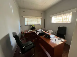 Commercial Property to Rent in Highlands