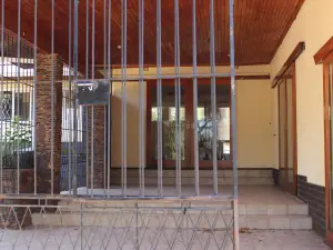 5 Bedroom House to Rent in Greendale