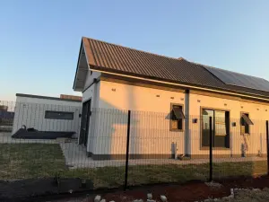 Townhouse/Complex/Cluster to Rent in Fairview