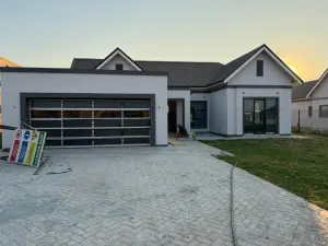 Townhouse/Complex/Cluster to Rent in Fairview