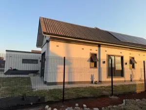 Townhouse/Complex/Cluster to Rent in Fairview