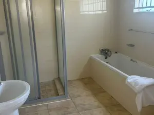5 Bedroom House to Rent in Alexandra Park
