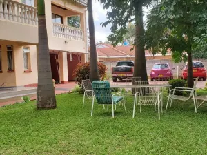 5 Bedroom House to Rent in Emerald Hill