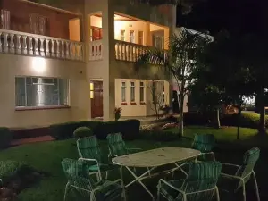 5 Bedroom House to Rent in Emerald Hill