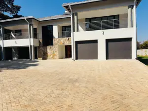 6 Bedroom House to Rent in Glen Lorne