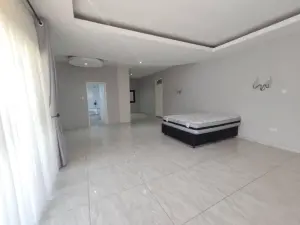 7 Bedroom House to Rent in Greystone Park