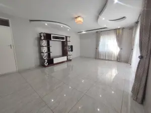 7 Bedroom House to Rent in Greystone Park