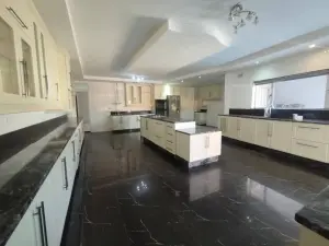 7 Bedroom House to Rent in Greystone Park
