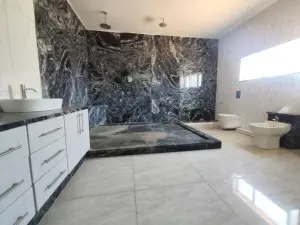 7 Bedroom House to Rent in Greystone Park