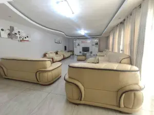 7 Bedroom House to Rent in Greystone Park