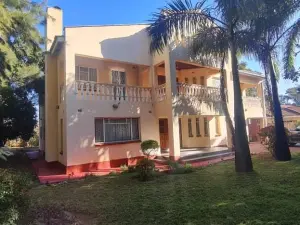 5 Bedroom House to Rent in Emerald Hill