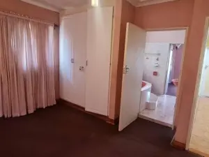 5 Bedroom House to Rent in Emerald Hill