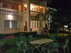 5 Bedroom House to Rent in Emerald Hill
