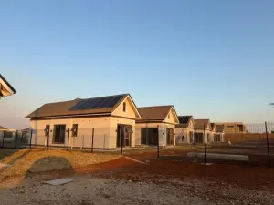 Townhouse/Complex/Cluster to Rent in Fairview