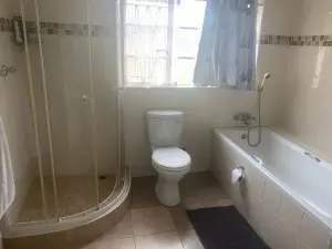 2 Bedroom Cottage/Garden Flat to Rent in Chisipite
