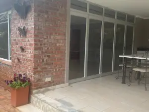 2 Bedroom Cottage/Garden Flat to Rent in Chisipite