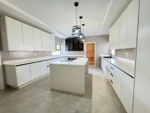 7 Bedroom House to Rent in Kambanji