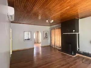 4 Bedroom House to Rent in Greystone Park